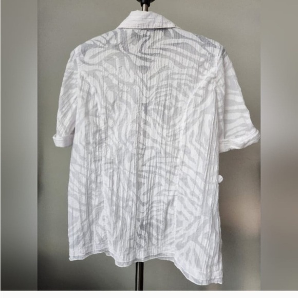 Brody Myles Soft, Light Weight, See through Blouse. White. Fits a large
L - Picture 4 of 9